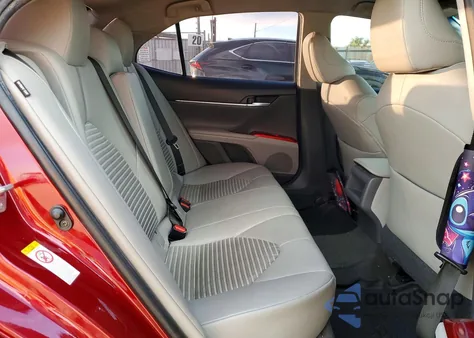 2018 Toyota Camry L из США, поврежденный, VIN 4T1B11HK9JU554337